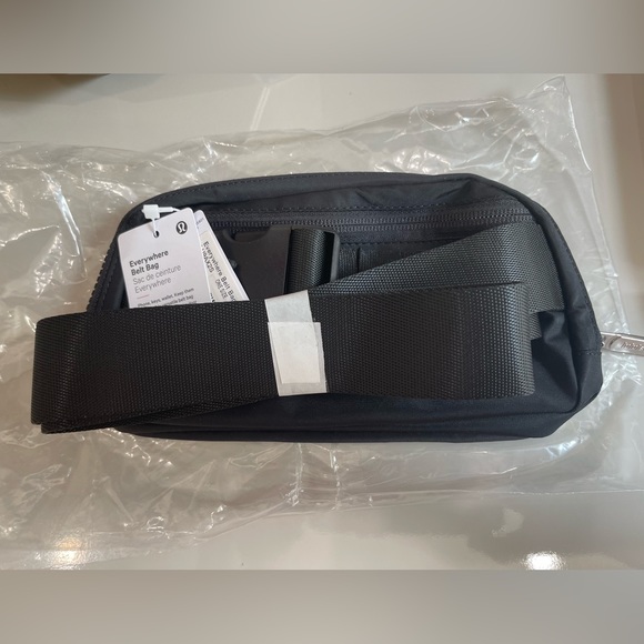 Lululemon Everywhere Belt Bag 1L - Picture 8 of 9